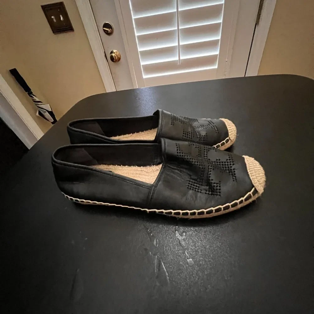 Tory Burch size 6.5 black leather espadrille